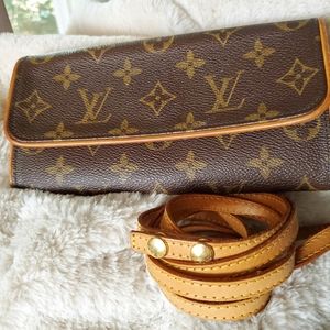 🚨SALE!!!!Authentic Louis Vuitton Pochette PM